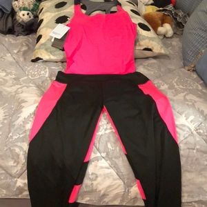 Oalka matching workout set.